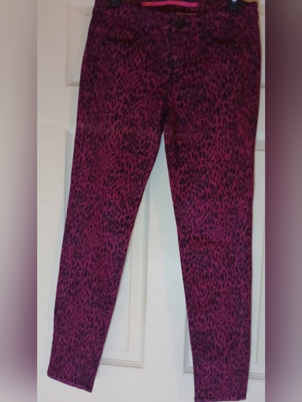5/$25 Tinseltown Magenta and Black Leopard Print Skinny Jeans